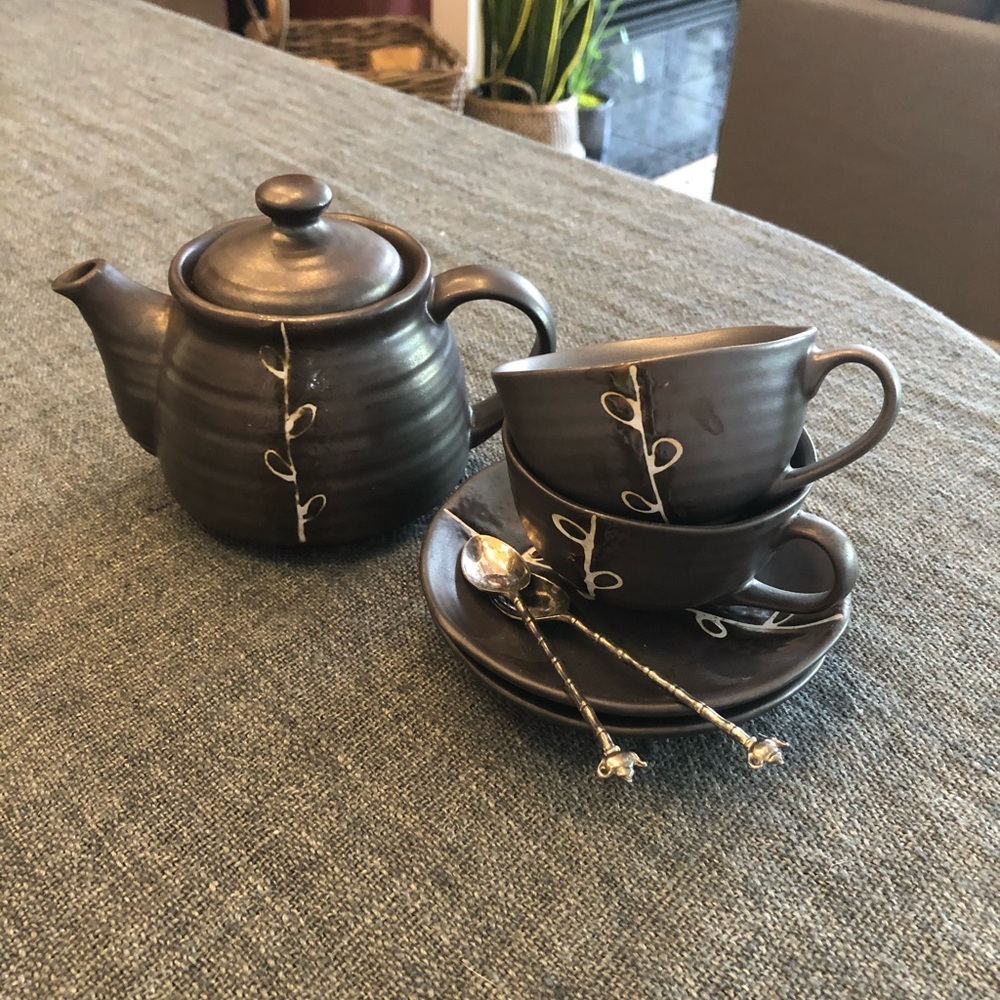 Tea lover’s ceramic service
